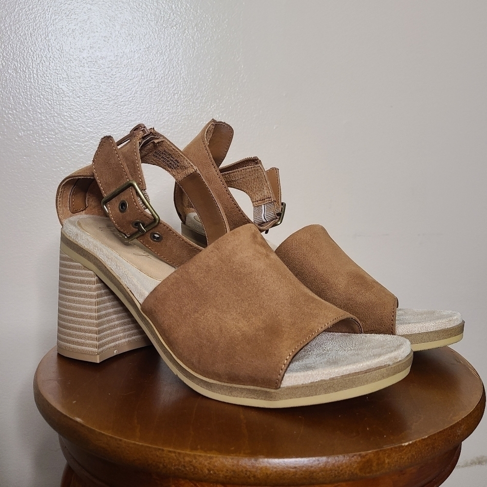 Wonderly Shirah Block Heel Sandals